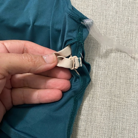 Lululemon Bend This Scoop reversible bra too. L/XL Teal Sleeveless Women's Top - Picture 9 of 15